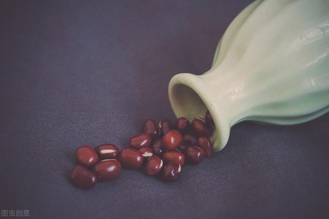 幼儿园教了一首古诗《相思》，诗里的红豆是我们常吃的红豆吗？