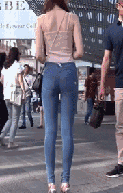 身材好的美女GIF：这大长腿，一线天啊！