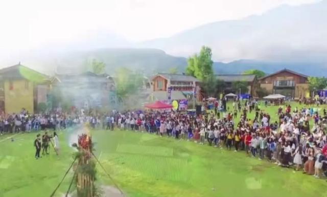 辟谣雪山艺术小镇烂尾传闻，“小股东”李亚鹏为谁澄清？