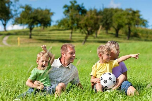 孩子自来熟，不见得是好事，做好三件事，让孩子的性格更受欢迎