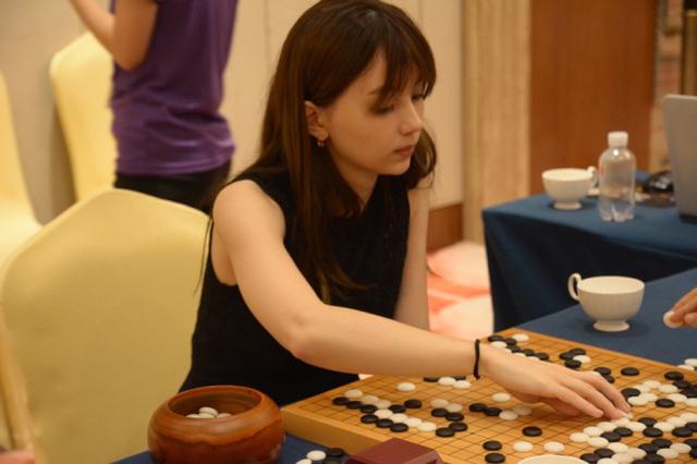 师从棋圣,二婚不顾反对嫁小8岁常昊,如今53岁的张璇现状如何?
