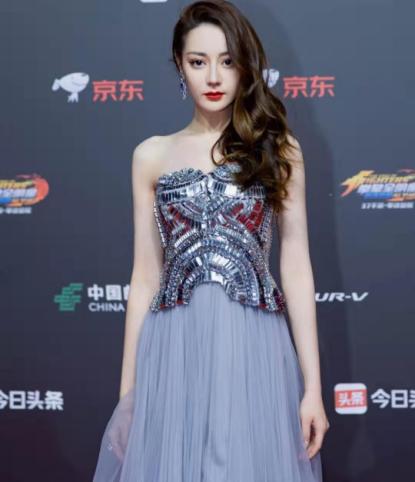 热巴肖战同台领奖（热巴肖战同台领奖完整视频）