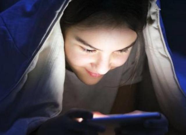 失眠与缺维生素有联系吗？及时补充这2种维生素，或能缓解失眠