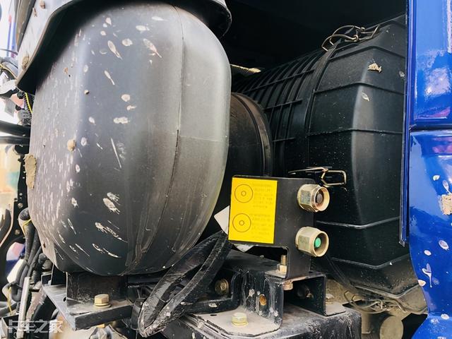 运砂石的货车