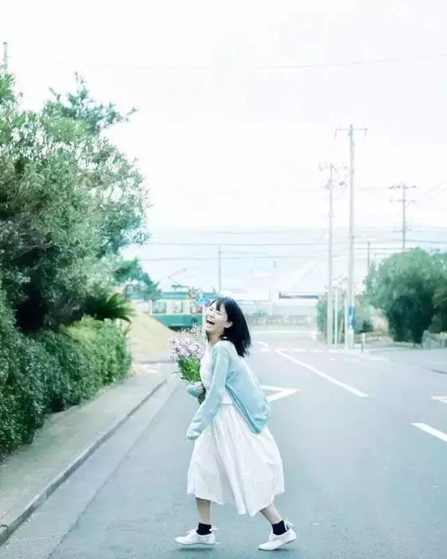 晚安句子181218：往后的日子都是崭新的，别回头看了