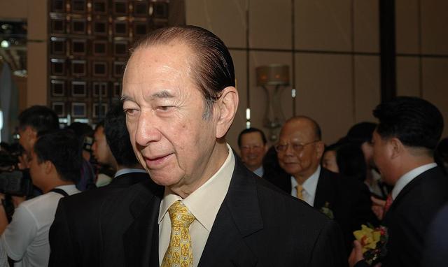 当年霍英东建议分拆赌牌，何鸿燊因此走下坡路，导致错失世界首富