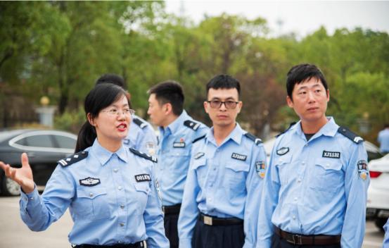 辅警工资待遇好吗，交警队伍中的辅警工作怎么样，工资收入如何，有机会转正吗