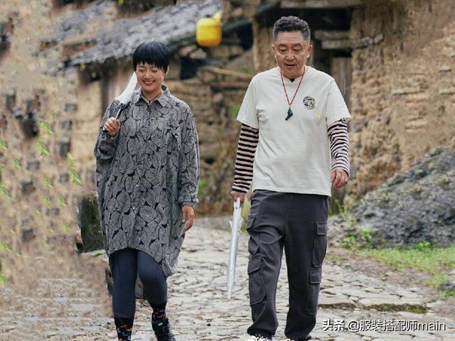 于谦的媳妇:于谦妻子已年过四十，却凭借高颜值和好气质，把基础款穿出高级感