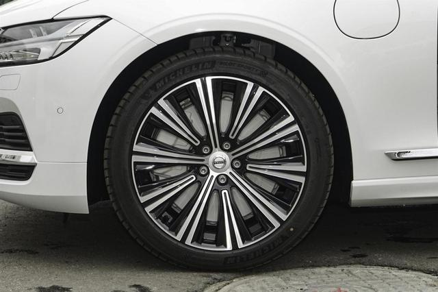 沃尔沃终于豁出去了，S90新能源一口气就跌13万，油耗低至1.8L