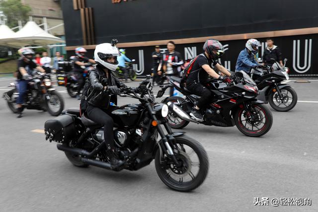 安徽芜湖：50多辆摩托车巡游城中心，不乏高手骑士与靓眼豪车