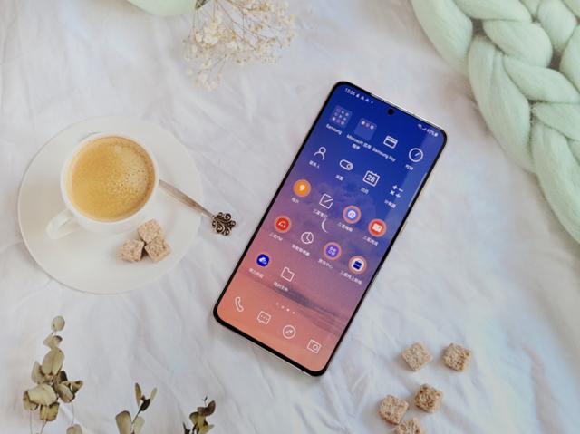 Galaxy S21梵梦紫体验报告：实力不俗，更爱颜值
