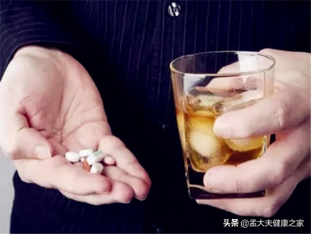 除了吃头孢不能喝酒，还有5种药吃完也不能喝酒，告诉你的酒友