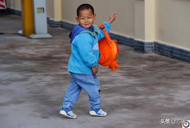 妻子身怀9斤巨婴，丈夫坚持让其顺产，孩子出生后追悔莫及