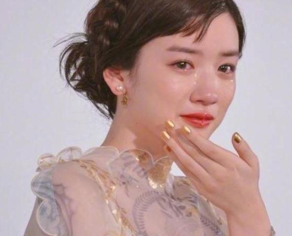 现在连明星哭的时候都有了专有名词来夸赞,"仙女式"哭泣这样的形容真