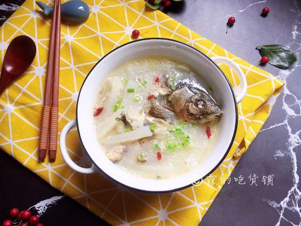 鲫鱼萝卜汤白的最正宗做法（这么美味的鲫鱼萝卜汤都没吃过）(1)