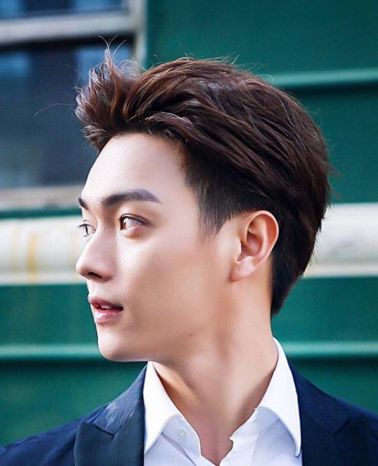 许凯的古装造型简直绝了,本来以为富察傅恒已经帅裂苍穹了,没想到还有