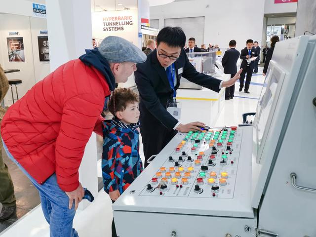 大型工程机械宝马展图片