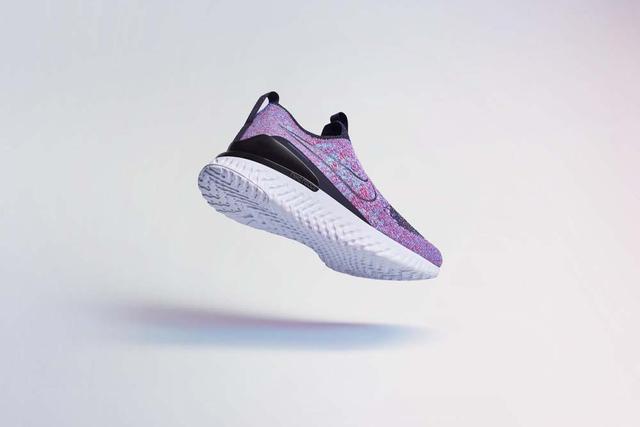 nike潮流运动鞋（无鞋带袜套设计）(4)