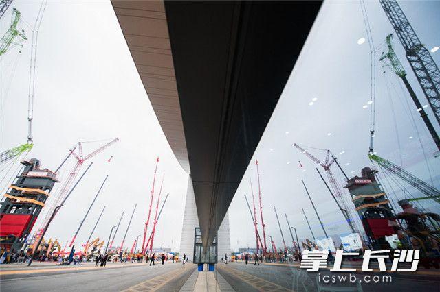 长沙工程机械展模特