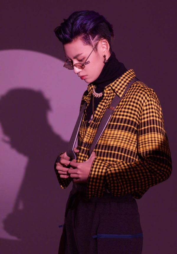 吴亦凡范丞丞合影视频(范丞丞脖子转圈)-天晟网