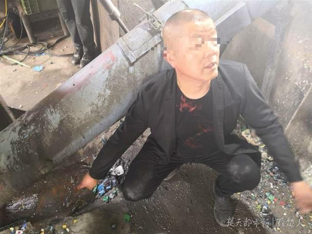 全自动聚酯罐破碎机