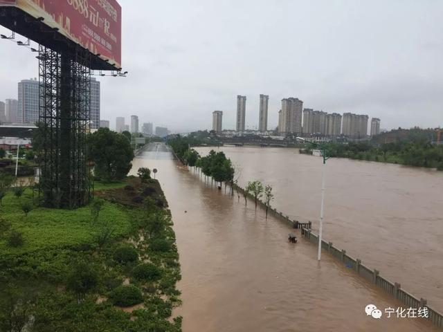 红色预警！福建多地受灾严重！三明山体滑坡！道路成河道！这些地方地质灾害气象风险高