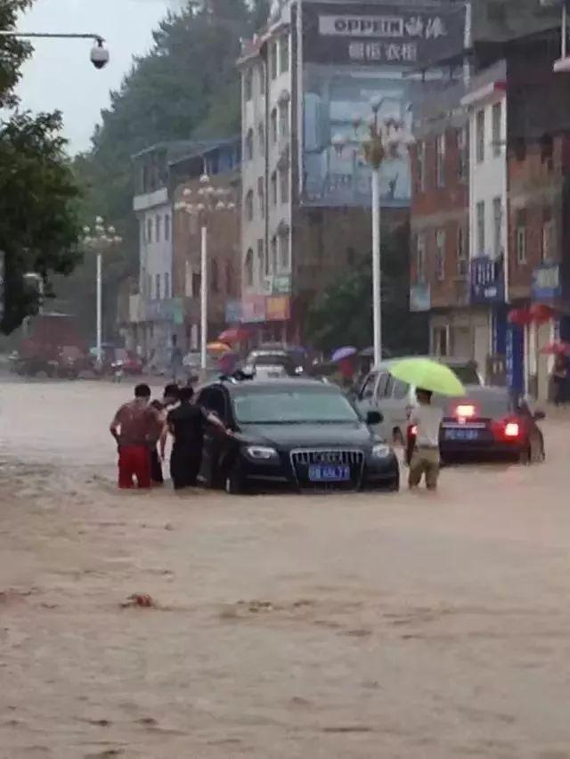 红色预警！福建多地受灾严重！三明山体滑坡！道路成河道！这些地方地质灾害气象风险高