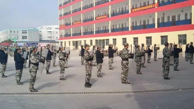 军事化管理的初中(军事化管理的初中学校)(图22)