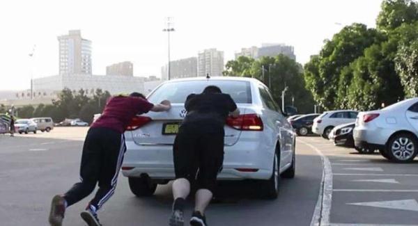 [微信七里香哪里买]，汽车电瓶没电紧急救援