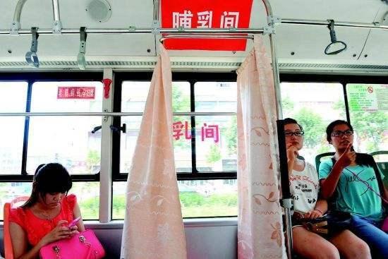 年轻妈妈在餐厅喂奶被骂后续（妈妈公交车上掀衣喂孩子奶）(4)