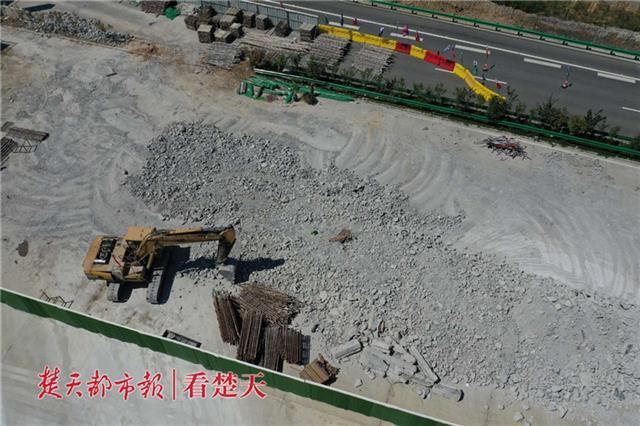 立柱破碎机怎样更换轴承