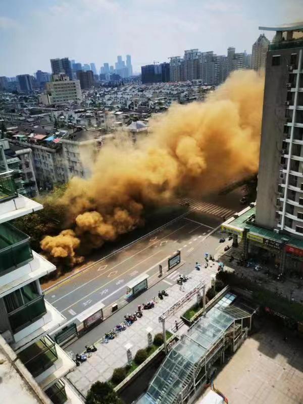 杭州地铁施工致路面坍塌煤气泄漏！暂无伤亡，现场黄烟达20层高