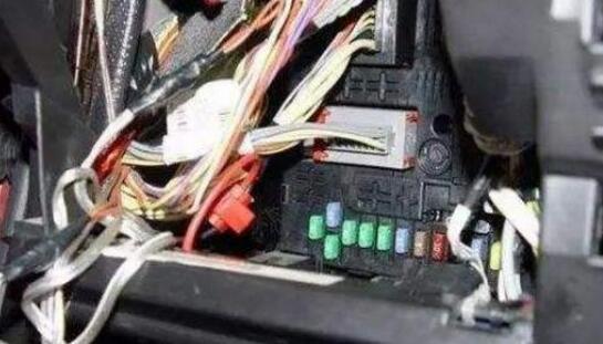 汽车保养手册长什么样子，随车物品你都看过了吗？那些保养手册可以帮助我们的事