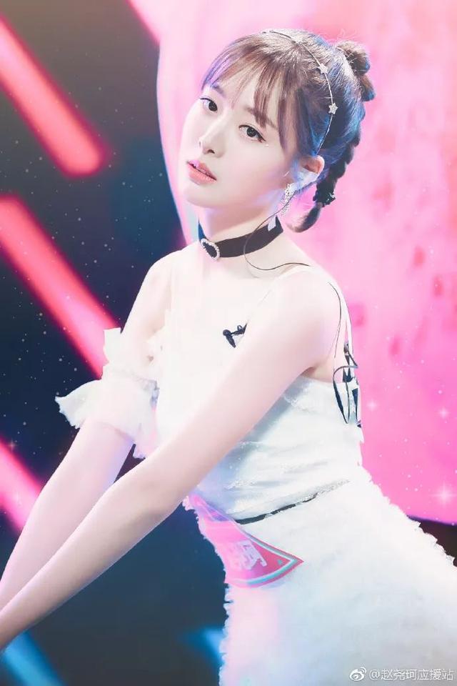 《创造101》,从一开始的从f班到d班,再到最终的b班,赵尧珂用勤奋告诉