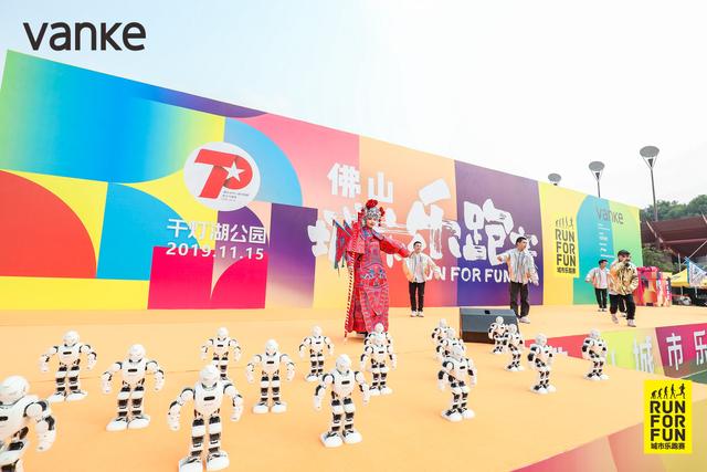 长沙国际工程机械展上演人机街舞