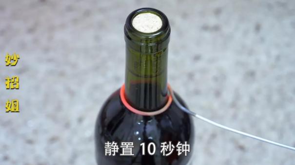 没有开瓶器怎么开葡萄酒瓶（没有开瓶器开红酒的方法）