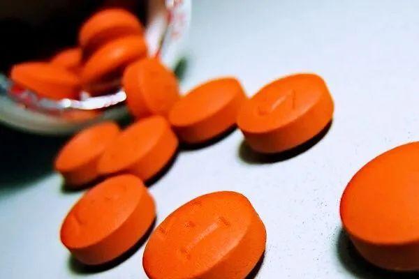 糠酸莫米松乳膏能治鸡皮肤吗