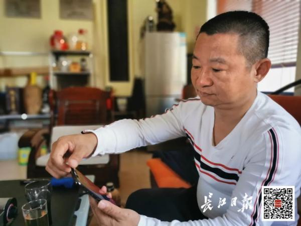 服务员弄坏了高档手机怎么办（员工弄坏顾客8000元手机）(3)