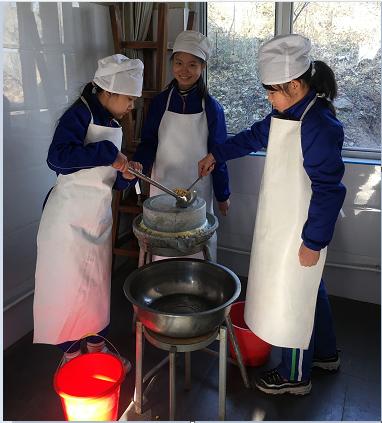 爬树 磨豆浆 割水稻 北京多所学校开展 花样 劳动教育