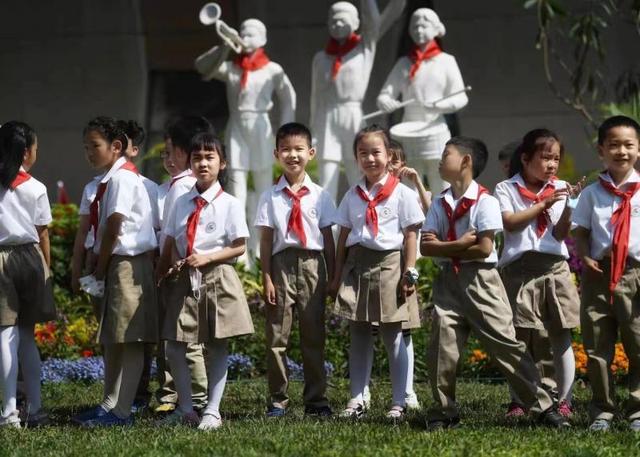 北京市少年宫3000余名小学生北京少年宫里过