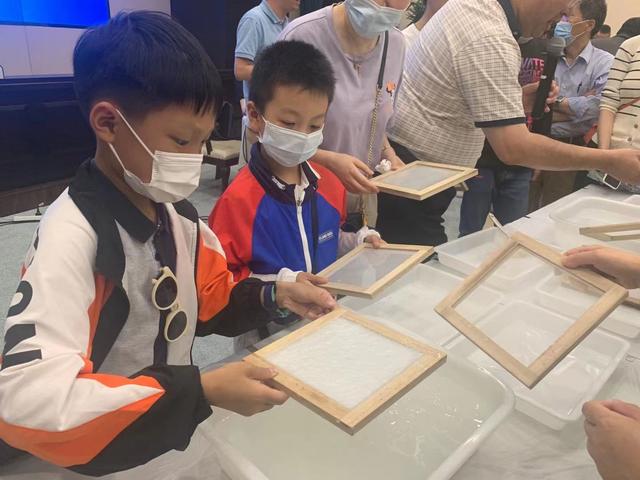 留存下来的商周古汉字多是甲骨文，刻字果真曾是日常书写形态？