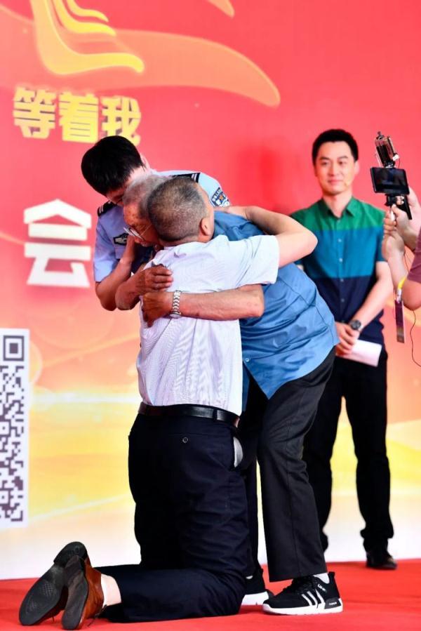 穿越火线充多少钱才可以上微山(穿越火线v等级要充多少钱)