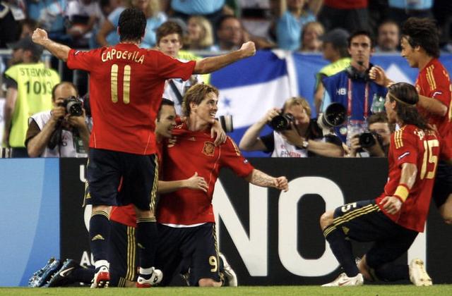 2008欧洲杯冠军西班牙（托雷斯纪念08年欧洲杯夺冠：传奇的开始，西班牙继续加油）