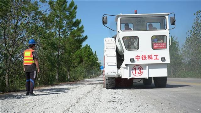 关于水泥路面破碎机怎么样的信息