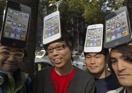 拥有一部iPhone4，是2010年的社交圣经