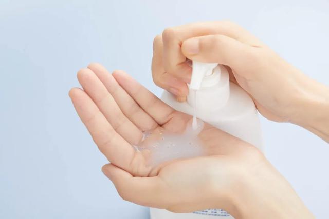 擦身体是霜还是乳更好