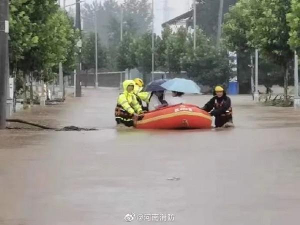 上海遭遇大风暴雨有方舱严重漏雨