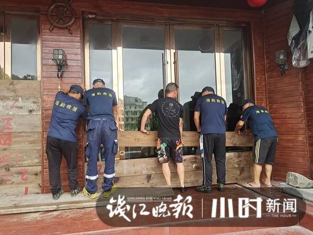 整点新闻台风直播上线，持续带来当地最新防台情况。
(图7)