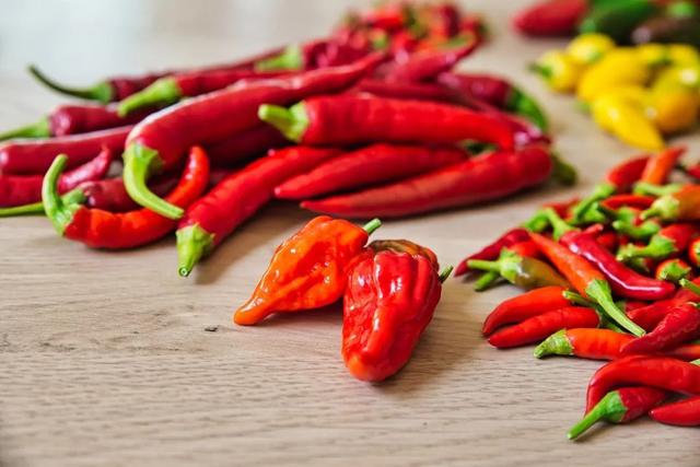 吃辣到底健不健康？掌握方法，辣椒也能强体质、护血管、助长寿