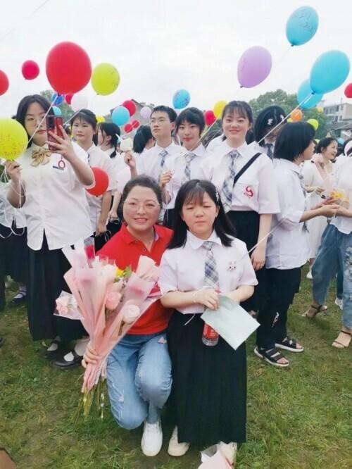 6年9次手术，“袖珍女孩”拼尽全力圆大学梦